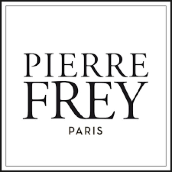 La Maison Pierre Frey Holiday Green & Red Fabric - Picture 3 of 8